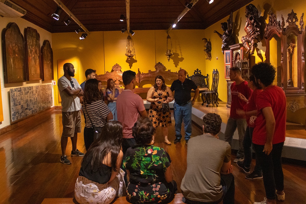 Grupo participa de visita mediada do projeto "Bonde da história"
