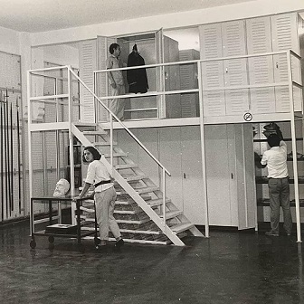 Do Arquivo Institucional, uma foto da Reserva Técnica do MHN nos anos 1980