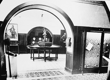 Uma das primeiras salas de exposição do MHN em 1922